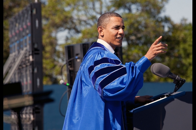 Hampton University : Obama Asks Graduates to Close Education Gap