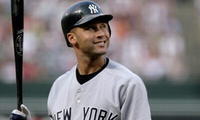 Derek Jeter gets 3,000 hits with home run