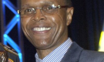 Gale Sayers Jan05 2008 Army FB Awards