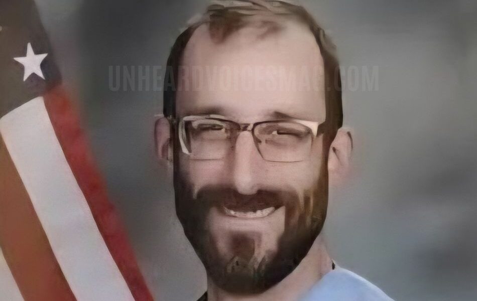 Alex Jeffrey Pretti ; Alex Pretti in official job photo